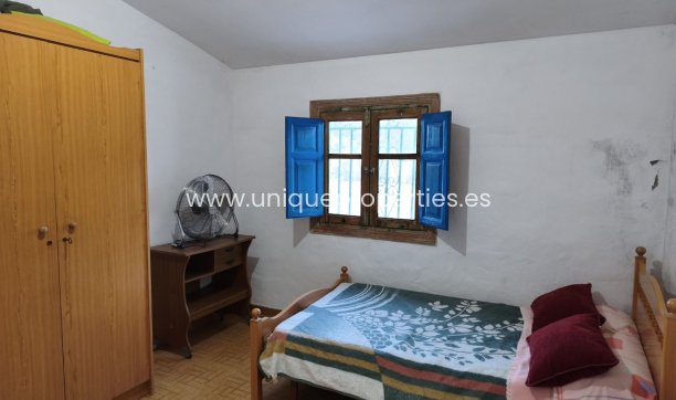 Reventa - Cortijo -
Huescar