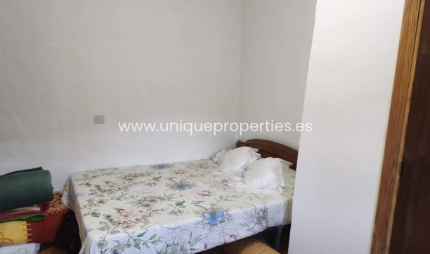 Reventa - Cortijo -
Huescar