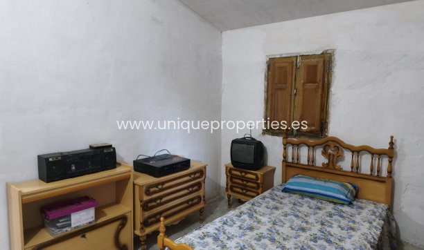 Reventa - Cortijo -
Huescar