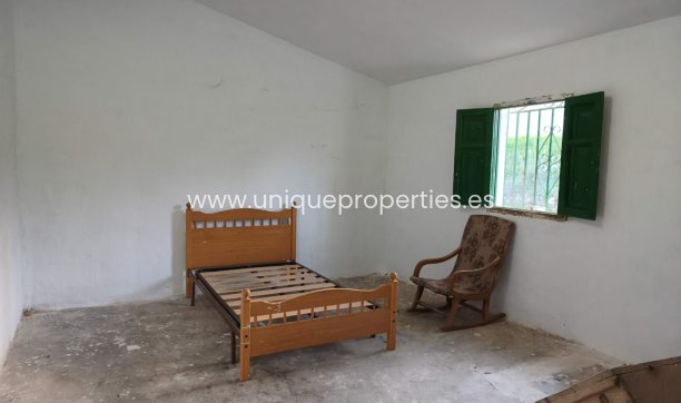 Reventa - Cortijo -
Huescar