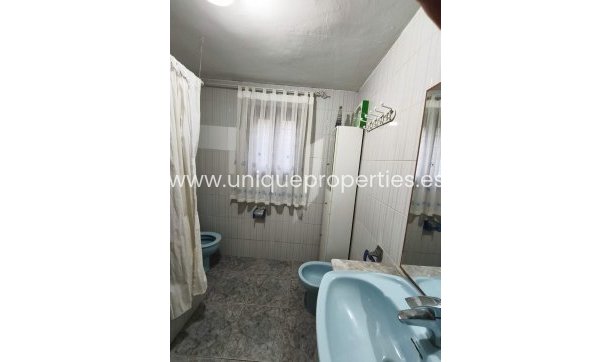 Reventa - Cortijo -
Huescar