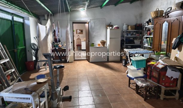 Reventa - Cortijo -
Huescar