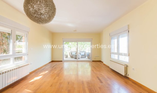 Resale - Villa -
MOLINA DEL SEGURA