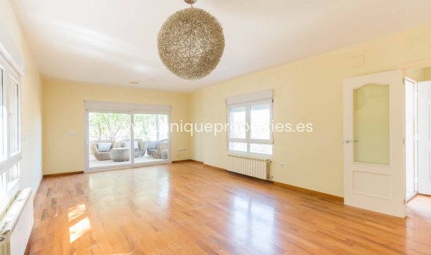 Resale - Villa -
MOLINA DEL SEGURA