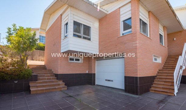 Resale - Villa -
MOLINA DEL SEGURA