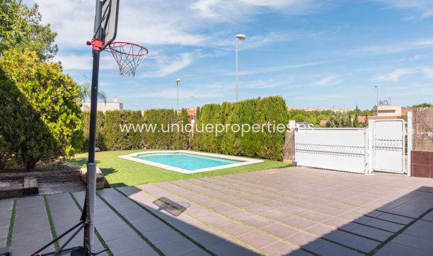 Resale - Villa -
MOLINA DEL SEGURA