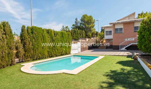 Resale - Villa -
MOLINA DEL SEGURA