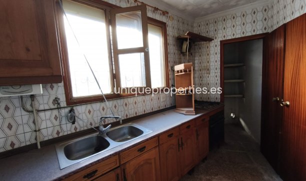 Resale - Village House -
Caniles