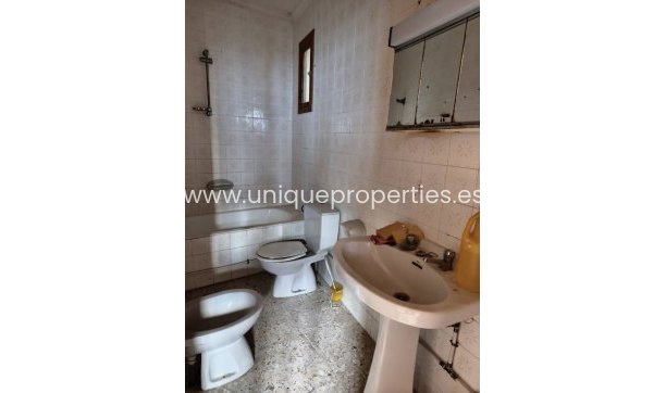 Resale - Village House -
Caniles