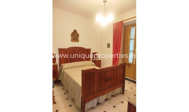 Resale - Village House -
Tijola