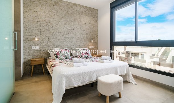 Resale - Penthouse -
LO PAGÁN