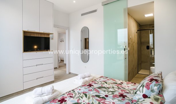 Resale - Penthouse -
LO PAGÁN