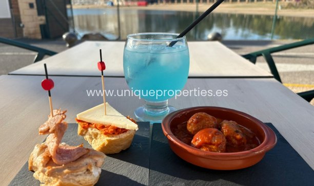 Resale - Commercial Property -
Torrevieja - Puerto