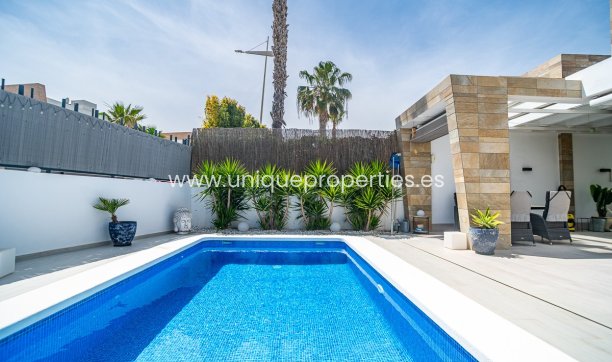 Resale - Villa -
Algorfa - La Finca Golf