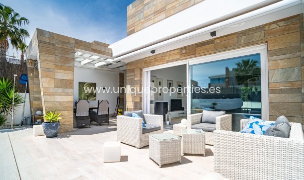 Resale - Villa -
Algorfa - La Finca Golf