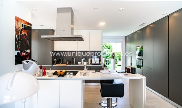 Resale - Villa -
Algorfa - La Finca Golf