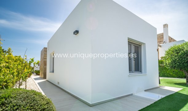 Resale - Villa -
Algorfa - La Finca Golf