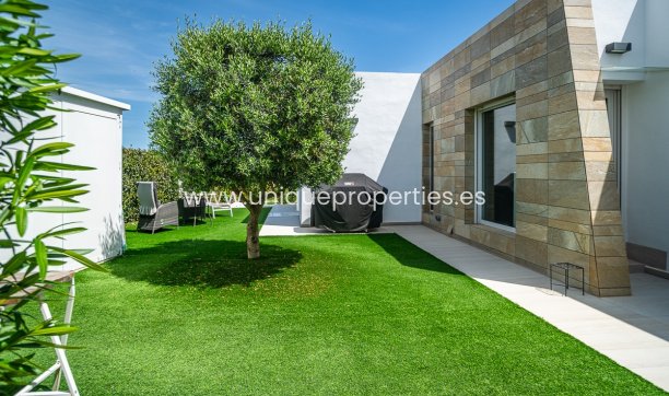 Resale - Villa -
Algorfa - La Finca Golf