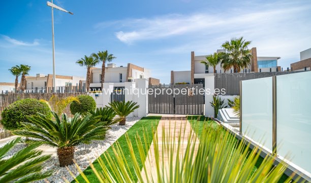 Resale - Villa -
Algorfa - La Finca Golf