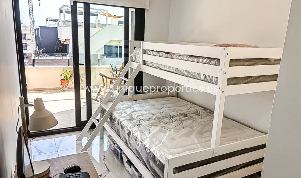 Reventa - Ático -
Orihuela Costa