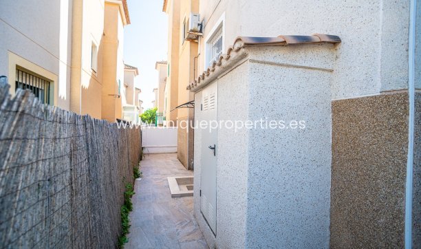 Resale - House -
Algorfa - ALGORFA