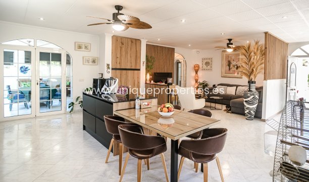 Reventa - Villa -
La Marina - LA MARINA