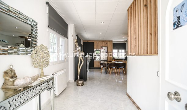 Reventa - Villa -
La Marina - LA MARINA