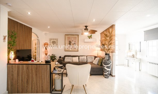 Reventa - Villa -
La Marina - LA MARINA