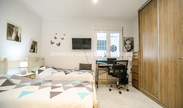 Reventa - Villa -
La Marina - LA MARINA
