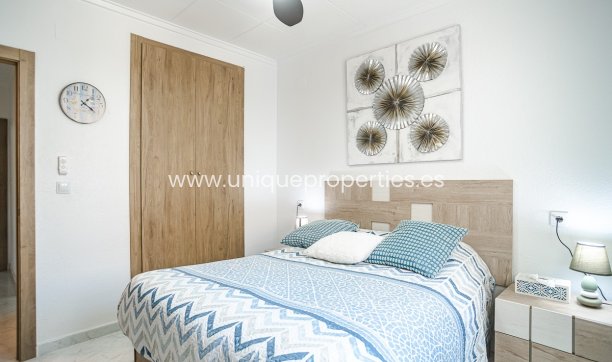 Reventa - Villa -
La Marina - LA MARINA