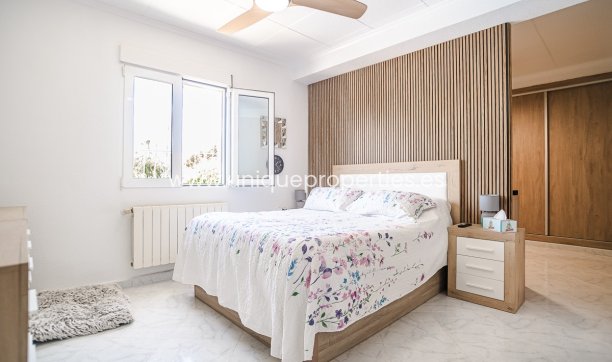 Reventa - Villa -
La Marina - LA MARINA