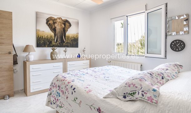 Reventa - Villa -
La Marina - LA MARINA