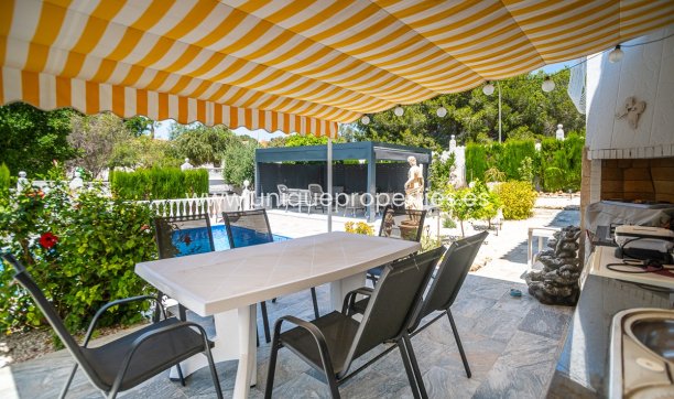 Reventa - Villa -
La Marina - LA MARINA