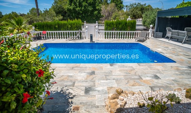 Reventa - Villa -
La Marina - LA MARINA