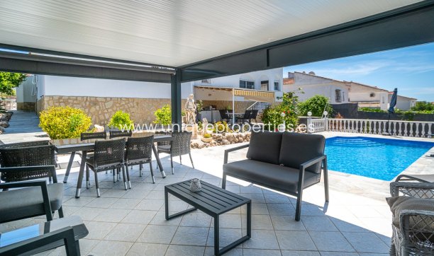 Reventa - Villa -
La Marina - LA MARINA