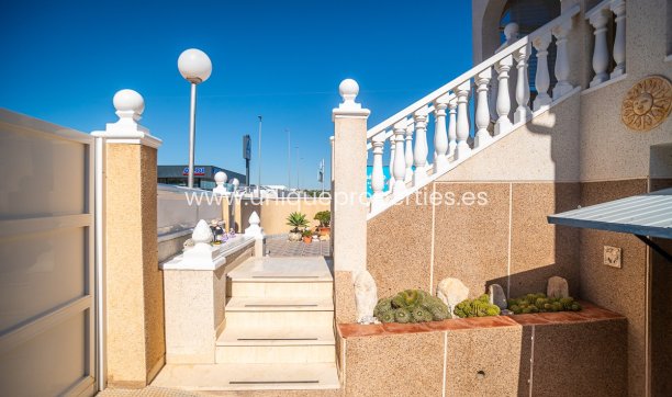 Resale - Villa -
Orihuela Costa - Los Altos