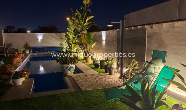 Resale - Villa -
Torrevieja - Torreta - Florida