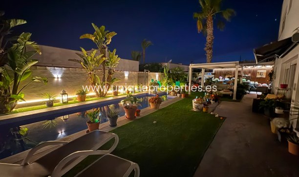Resale - Villa -
Torrevieja - Torreta - Florida