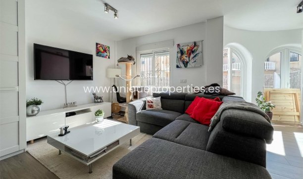 Resale - House -
Orihuela Costa - Villamartin