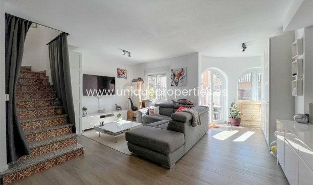 Resale - House -
Orihuela Costa - Villamartin