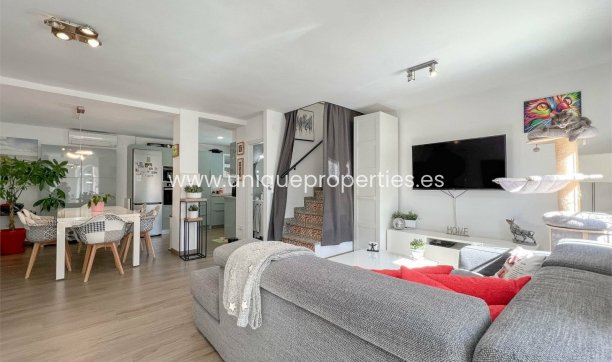 Resale - House -
Orihuela Costa - Villamartin