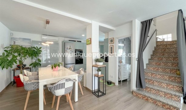 Resale - House -
Orihuela Costa - Villamartin