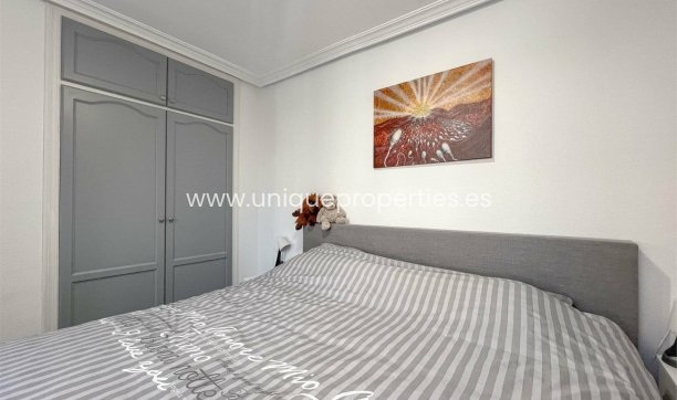 Resale - House -
Orihuela Costa - Villamartin