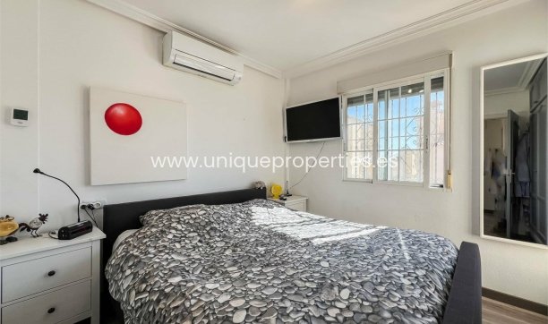 Resale - House -
Orihuela Costa - Villamartin
