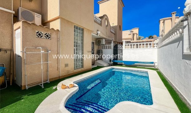 Resale - House -
Orihuela Costa - Villamartin