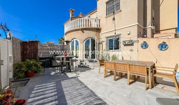 Resale - House -
Orihuela Costa - Villamartin