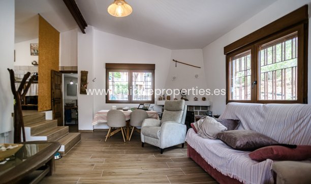 Resale - House -
LA TERCIA - La Tercia