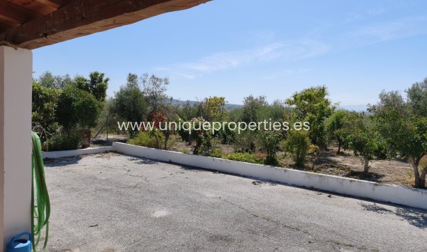 Resale - Villa -
Huescar