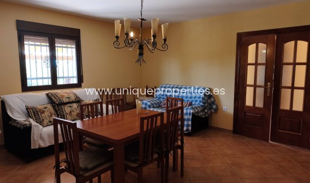 Resale - Villa -
Huescar
