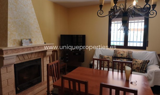 Resale - Villa -
Huescar